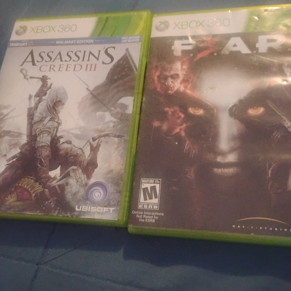 Ubisoft Assassin's Creed III & F.E.A.R. Game Set - Green Cases